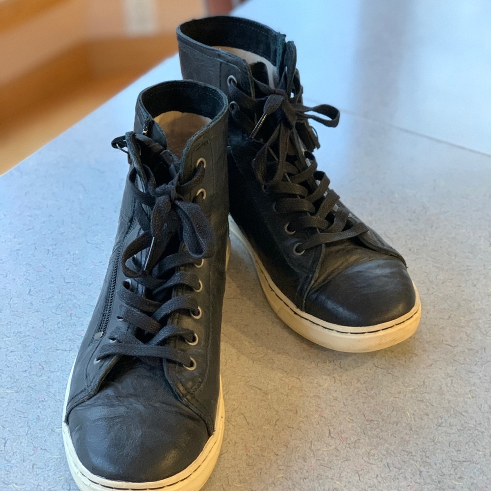 Gorgeous real leather ugg Blaney high tops